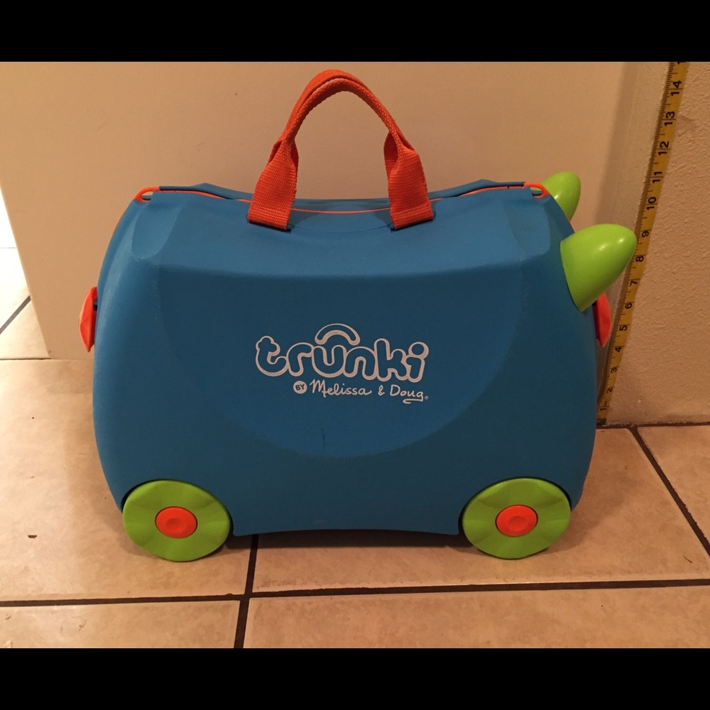 Melissa and Doug trunki